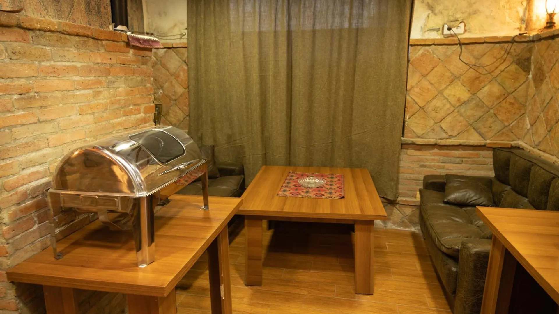 לינה וארוחת בוקר Tbilisi Stay Hotel